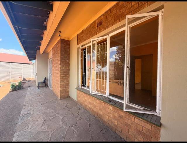 10 BEDROOM HOUSE FOR SALE IN VANDERBIJLPARK CE 5
